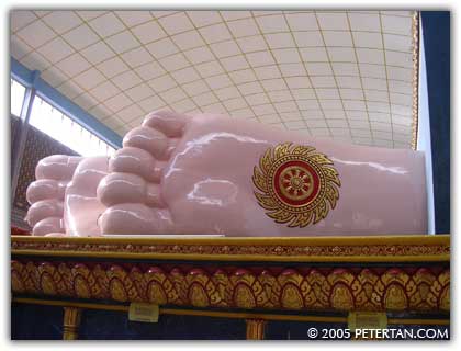 Feet of the reclining Buddha at Wat Chayamangkalaram