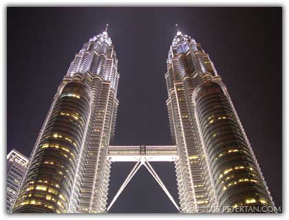 Night view of Petronas Twin Towers